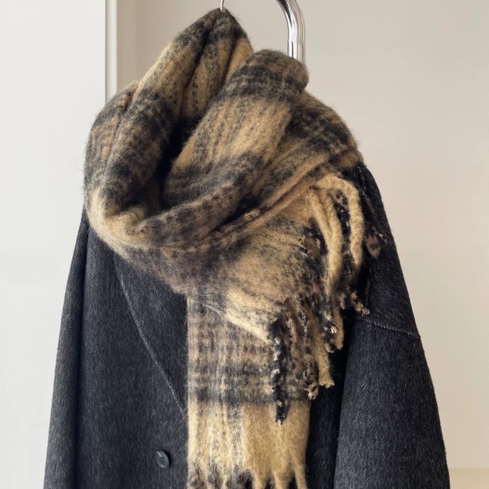 Plaid Wool Scarf in Black and Tan